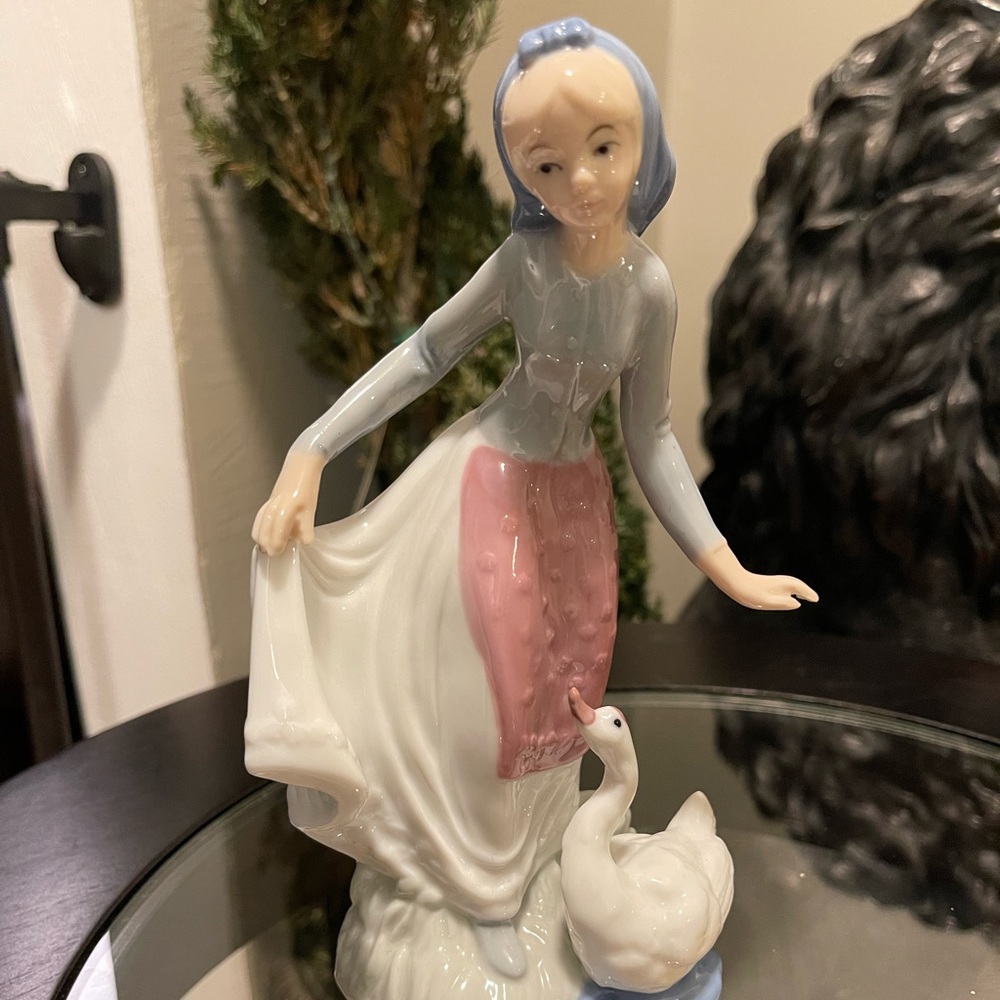 Girl with Pink Apron & Goose. Vintage figurine. Rare position of dress.